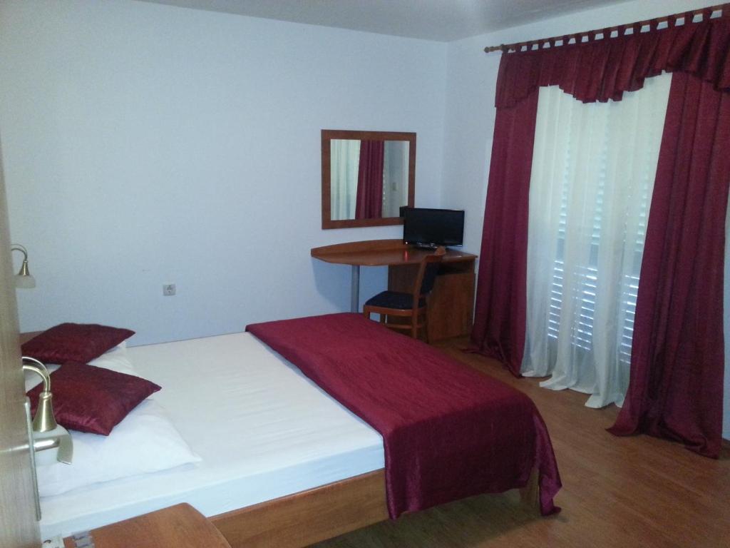 Pansion Marco Polo Hotel Petrcane Exterior foto